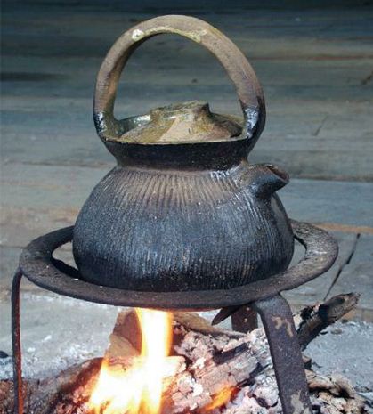 哈尼族的土锅茶